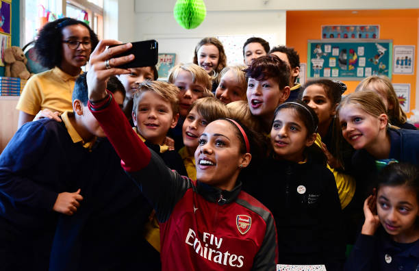 球迷、品牌与资本:三大推手如何撑起欧冠的天价奖金?