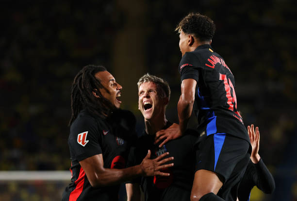 足球场面积单位换算：公顷与亩、平方米的关系