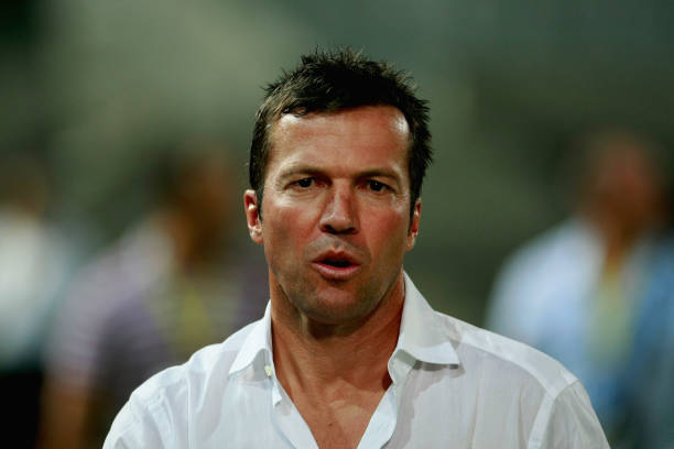 现代足球中全攻全守战术的适应性探讨