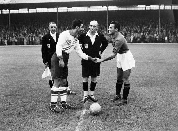 博尔特是哪个国家的运动员？2008年北京奥运会游泳男冠军是谁？