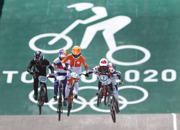 奥运乒乓球场地的色彩心理学：为何选择蓝色地胶？