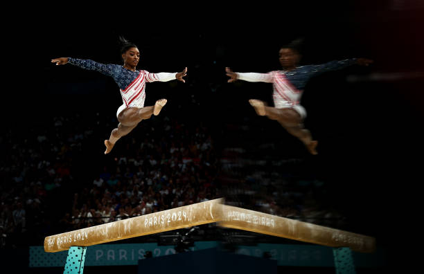 花样游泳何时登上奥运会表演舞台？