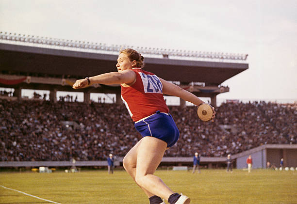 短跑鱼跃在田径比赛中的战术应用