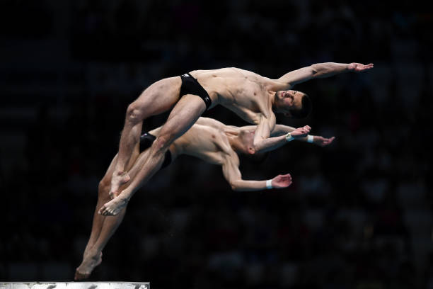 田径比赛中的数学奥秘:从跑道设计到成绩计算