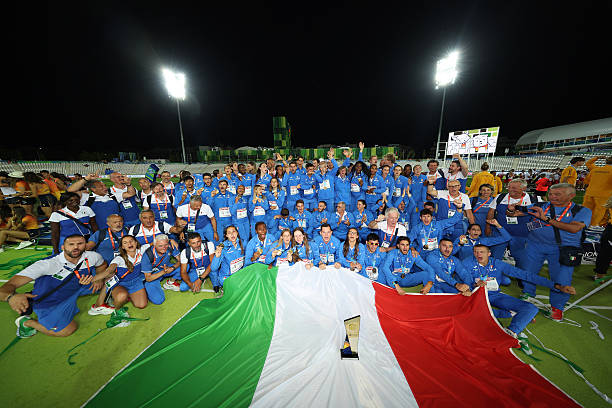 谁是女子200米短跑的世界纪录保持者?