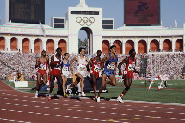 伏明霞跳水精彩瞬间:从起跳到入水的完美演绎