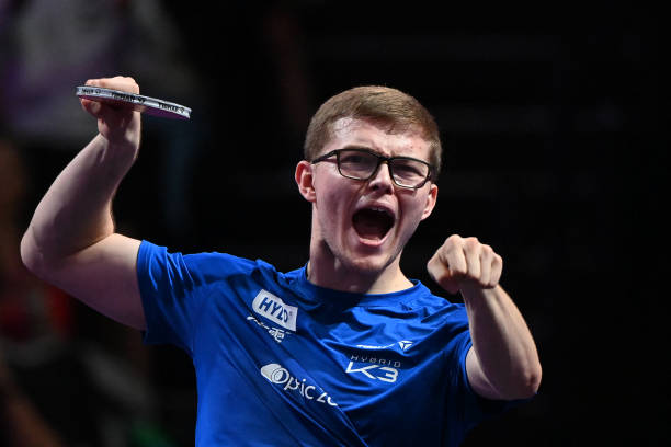 国乒“大蟒”许昕与妻子同框，笑容灿烂超有爱