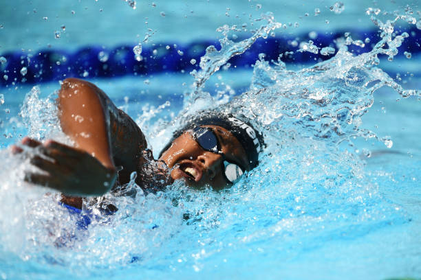 游泳比赛中的翻身技巧：如何正确执行转身动作