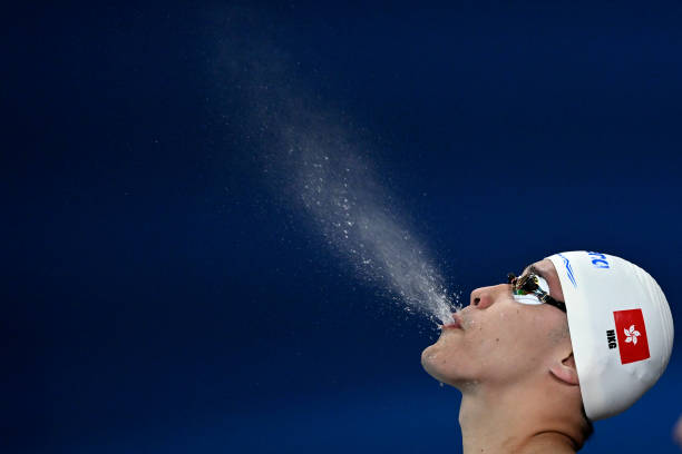 如何正确使用“Swimming”：从例句中学语法