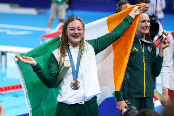 中国花样游泳队摘得2021年团体金牌，完美演绎水中艺术