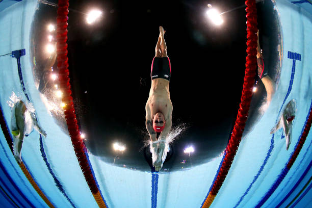 如何选择合适的游泳池瓷砖尺寸?