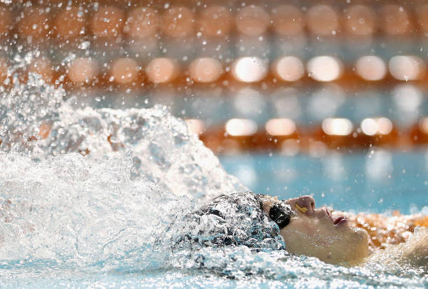 夏日游泳季,男生如何避免泌尿系统感染?