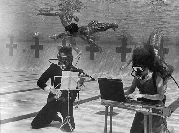 游泳教练职业发展:北京持证教练的就业前景分析