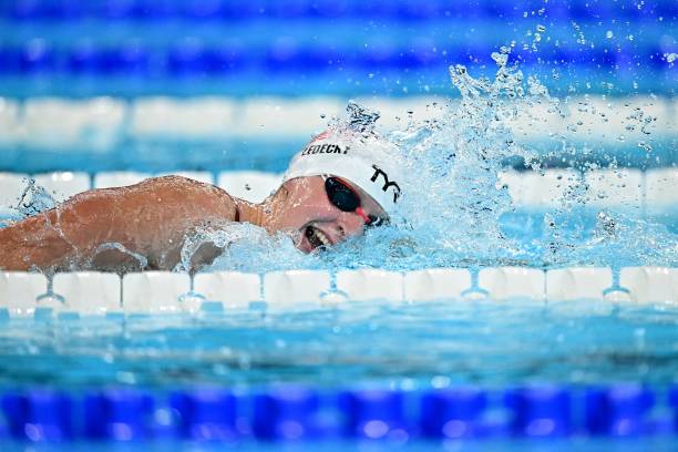 省钱学游泳攻略：成人如何用最少的预算学会游泳？