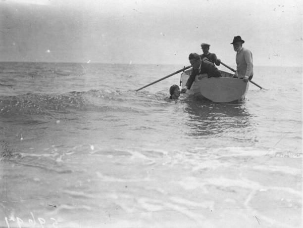 青少年游泳安全须知:从热身到离池的全程注意事项