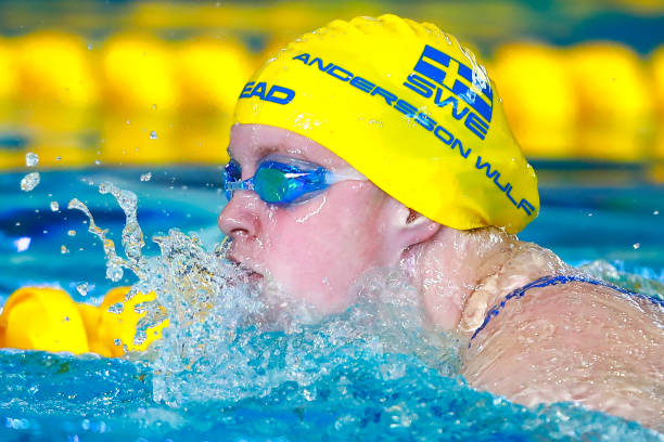 视觉盛宴背后的汗水:花样游泳训练揭秘