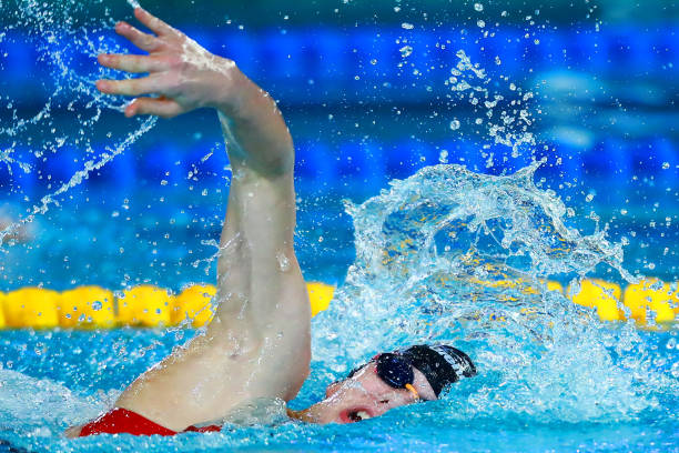 全国游泳比赛成绩排名:年轻选手表现抢眼,未来可期