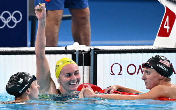 泳池传奇：著名游泳运动员的成长之路