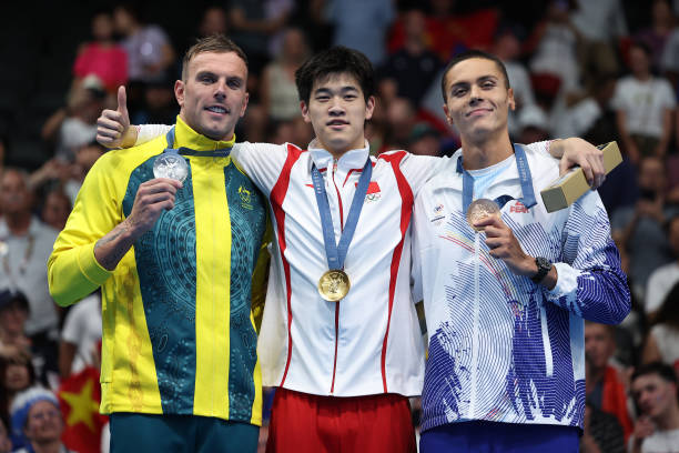 游泳教练能挣多少钱?行业薪资现状与前景分析