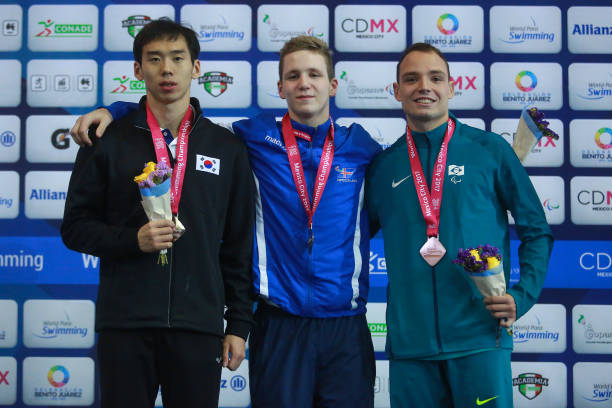 泳姿入画:将游泳动作转化为艺术表现形式