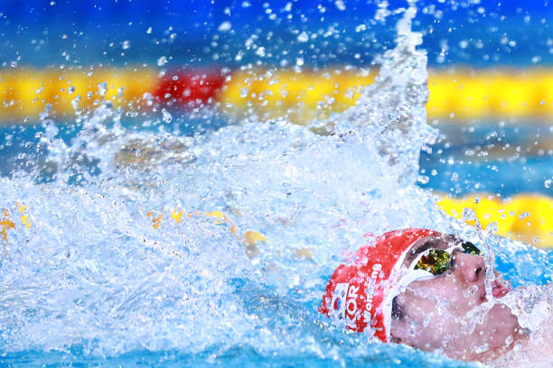 儿童蛙泳入门教学:从打腿到划手的完整教程