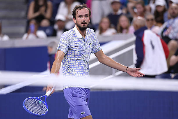 拍面尺寸与力量控制：大拍面是否意味着更强的击球力量？