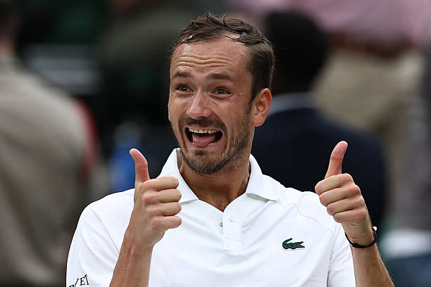 费纳联手亮相！拉沃尔杯首日热闹非凡，球迷直呼过瘾