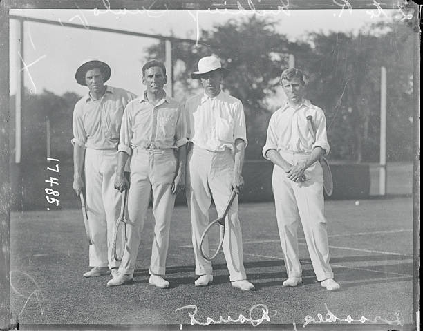 女性网球服穿搭技巧：赛场内外皆宜