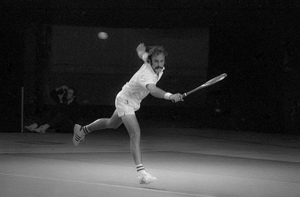 国际比赛网球场的长和宽分别是多少？