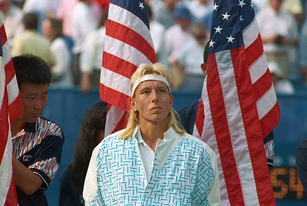 从握拍到随挥：零基础学会网球上旋发球（附慢动作跟练