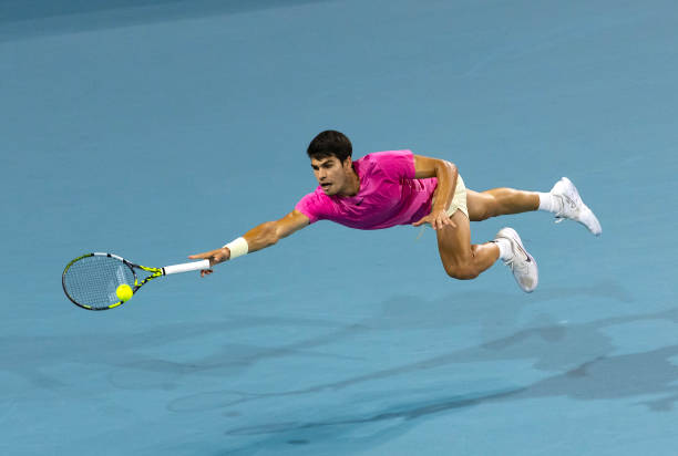 郑钦文vs世界前十选手:经典对决视频合集