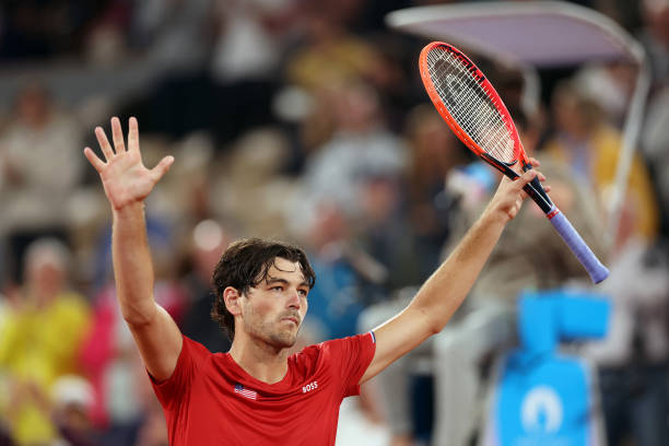 发球规则：站位、顺序与违例判罚全解析