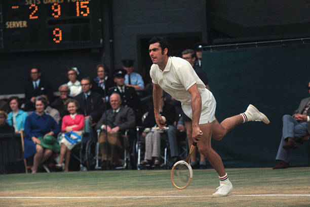 网球比赛中球员身体触网是否算失分?