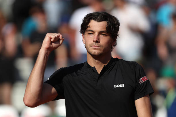 左手网球入门：挥拍动作分解图解