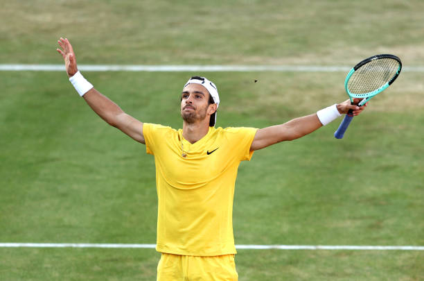 张娟的网球技术分析：发球、正手与反手的优势