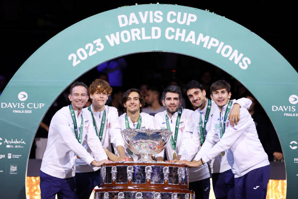 网球场的边线、底线及发球线尺寸规范