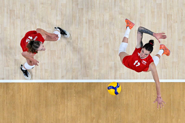 球迷热议:周苏红是否适合担任女排主教练