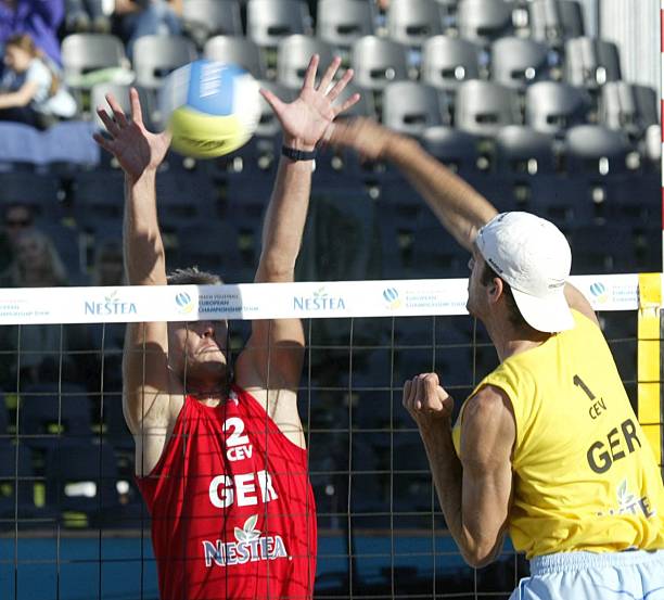 初学者必看：6人排球基本站位图解与说明