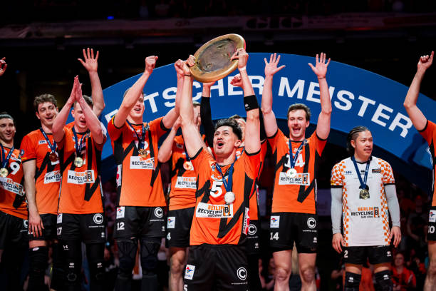 正式排球比赛每队有几位球员?