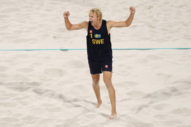 排球鱼跃救球技术详解:专业动作要领与训练方法