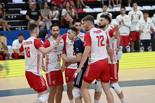 排球垫球技术进阶：如何应对高速来球与复杂局面