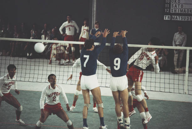 中学生排球垫球基础动作教学视频