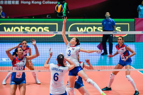 排球战术配合手法视频:团队进攻与防守的策略解析