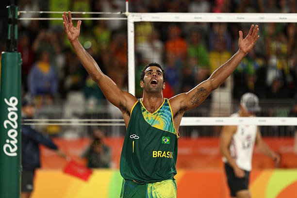 从传统到现代：9人制排球如何演变为6人制