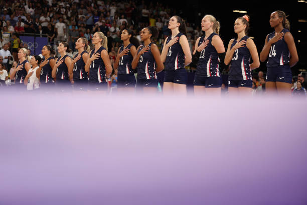 二传手的核心技巧:如何精准完成托球与组织进攻