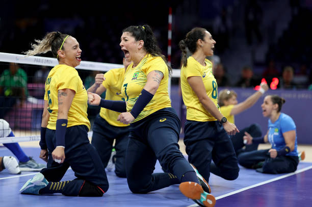 排球比赛站位图解：主攻、副攻、二传、自由人位置分析