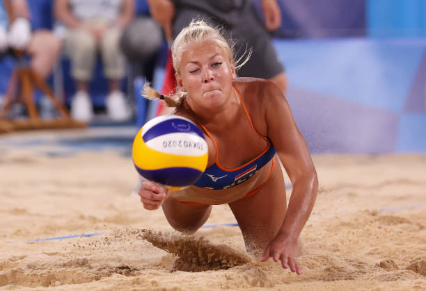 高中排球优质课教案:核心技术与战术训练方法