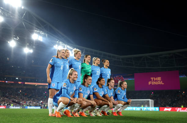 半决赛前瞻：两大夺冠热门球队的终极较量